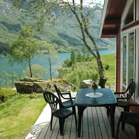 4 Person In Olden-by Traum *